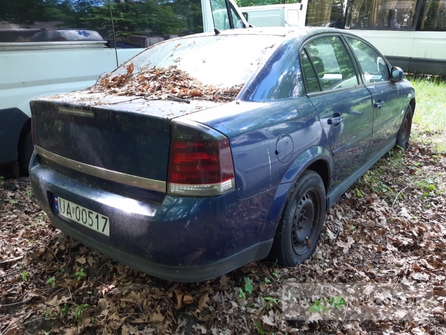 Samochód osobowy OPEL VECTRA II 1.8 